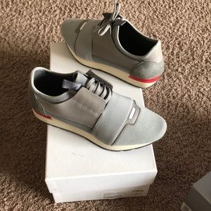 Balenciaga’s size 8. (41)